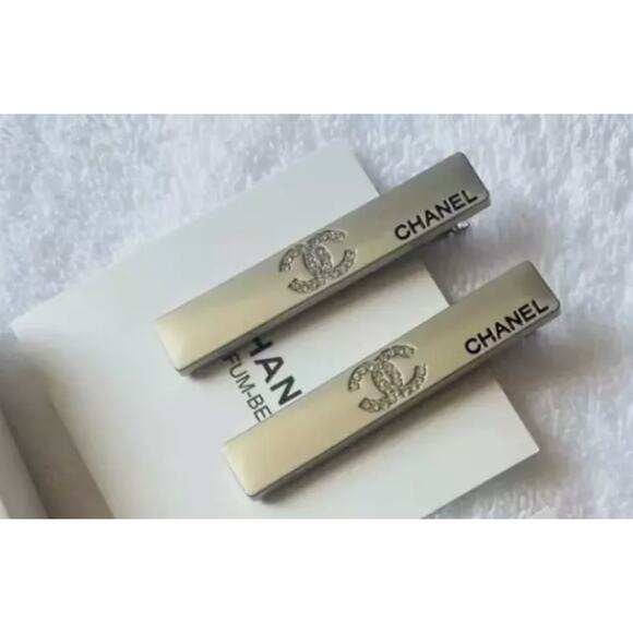 Chanel NIP Hairpin Silver w/Rhinestones Novelty